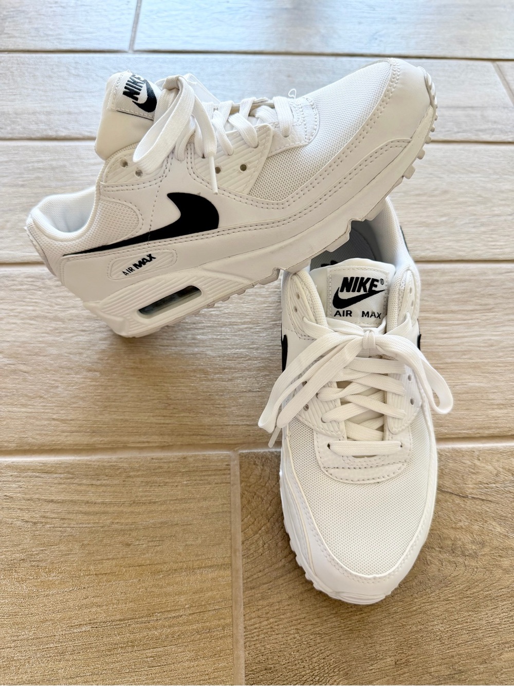 Nike Womens Air Max White & Black Sneakers Size 6.5